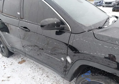 2020 Jeep Compass Latitude 4X4 z USA, uszkodzony, nr VIN 3C4NJDBB6LT143146